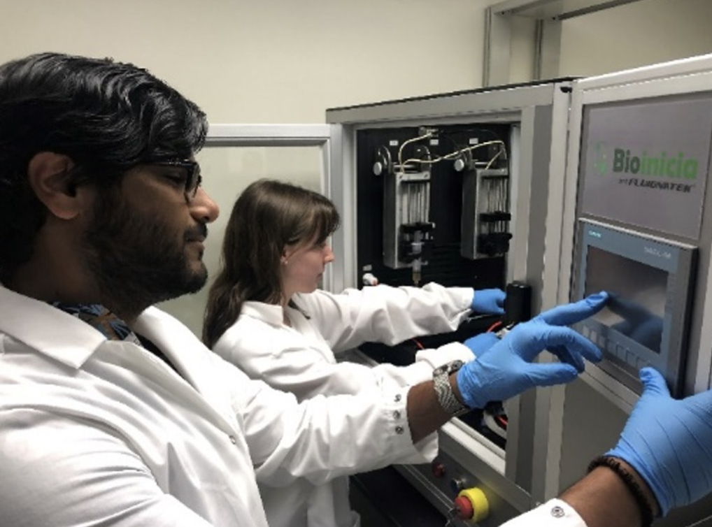 Two student in a lab